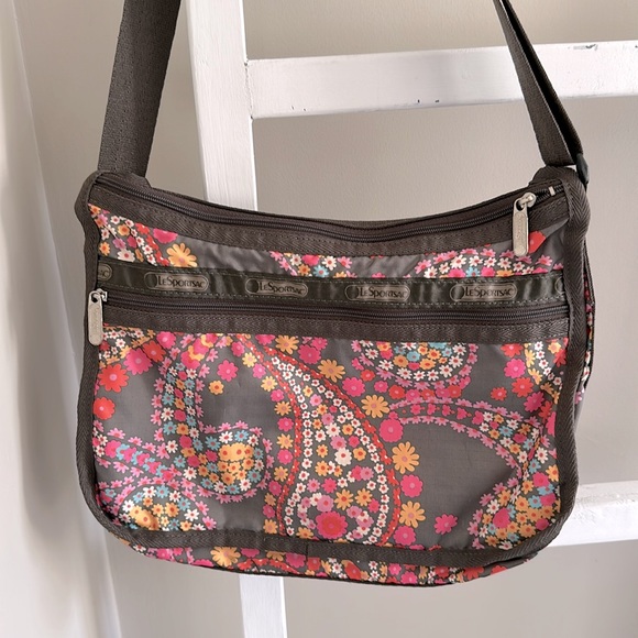 LeSportsac Deluxe Everyday Bag - Picture 4 of 11